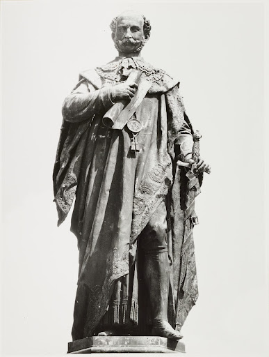 Munich: Max Monument, Monument to King Maximilian II.