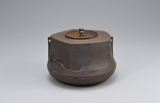 Wazuku Iron Kettles: Boiling Hot Water for Tea