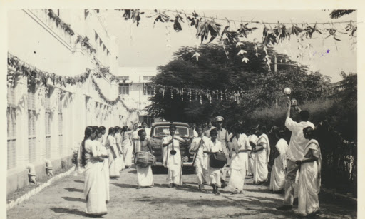 Muthulakshmi Reddi's Early Years (maybe at Inauguration of Institute).tif