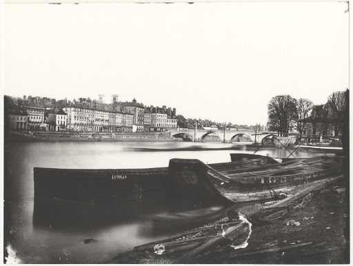 Vue des quais de Chalon-sur-Saône et du pont Saint-Laurent