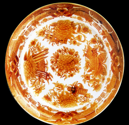 广彩干大红花卉纹盘