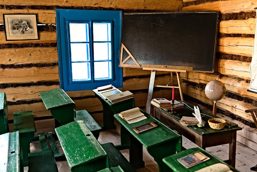 Szkoła - izba lekcyjna