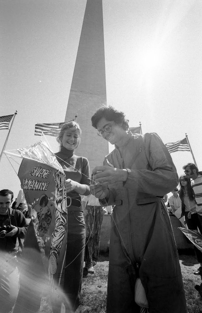 Kite Flying At Washington Monument