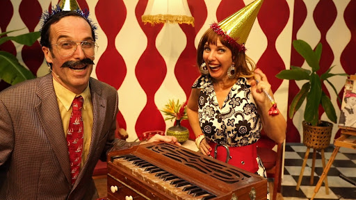 Photograph of ACirc TV: Maxi and Maite