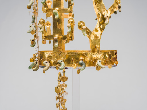 Gold Crown from Geumgwanchong Tomb