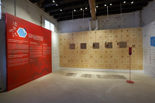 A Frontier between Standardised and Customized