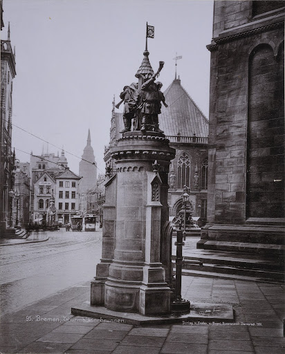 Freie Hansestadt Bremen: Tower fountain