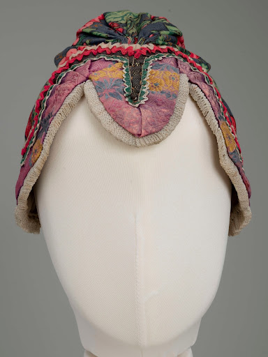 Married woman's hooded cap Cap unfolded - inside