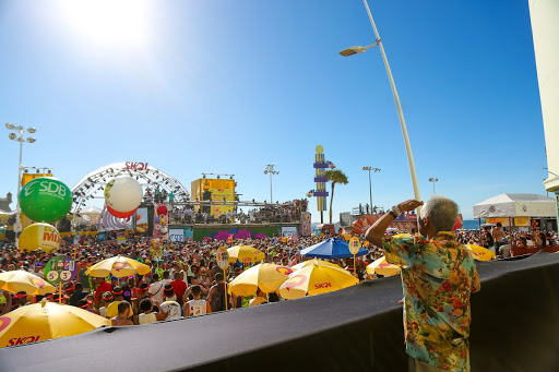 Gilberto Gil assiste ao Carnaval de Salvador no camarote Expresso 2222