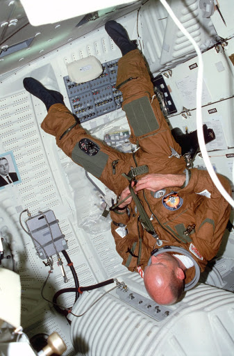 Pilot Fullerton dons ejection escape suit (EES) on middeck