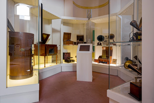 Casa del Suono, Nicchia 1 - Dal fonografo al grammofono