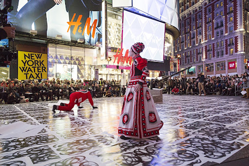 Arnold Schonberg's Erwartung - A Performance by Robin Rhode (Supplemental)