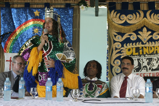 O então ministro da Cultura Gilberto Gil, João Roberto Peixe, então secretário de Cultura do Recife, Luciana Santos, então prefeita de Olinda, e João Paulo, então prefeito do Recife, na Casa da Rabeca do Brasil