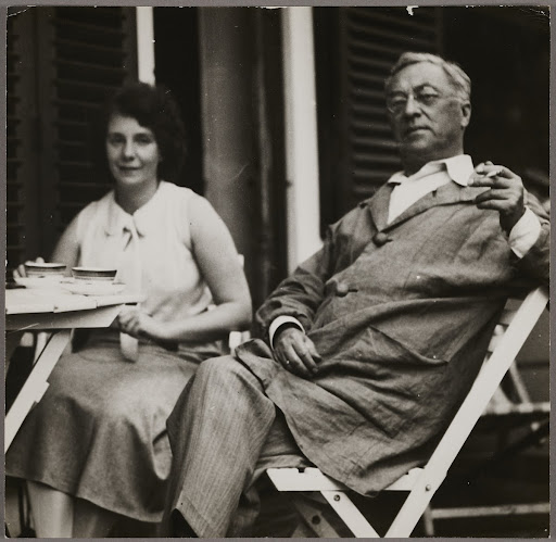 Vassily et Nina Kandinsky sur le balcon de la maison à Berlin