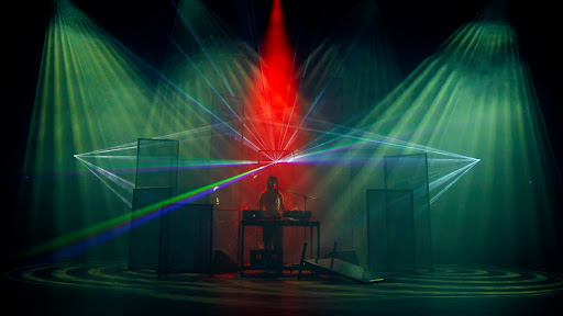 Mirror, the compass point