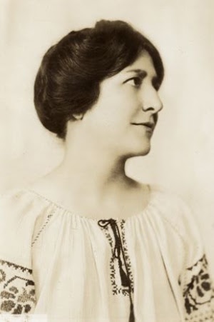 Profile Photograph of Evelyn Longman