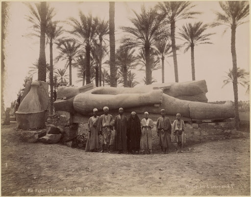Mit Rahme (Statue Ramses)