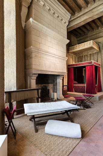 Chambre du logis de François 1er, décor de la cour itinérante par Jacques Garcia