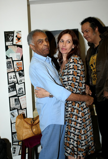 Gilberto Gil, Flora Gil e o tecladista William Magalhães no show O Tempo e a Música, de Arthur Maia