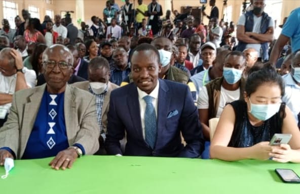 Kisii governor elect Simba Arati (Centre) flanked by his wife (Right) and former Kisii senator Sam Ongeri at the Kisii County Tallying Centre at Kisii Polytechnic on Friday, August 12, 2022.