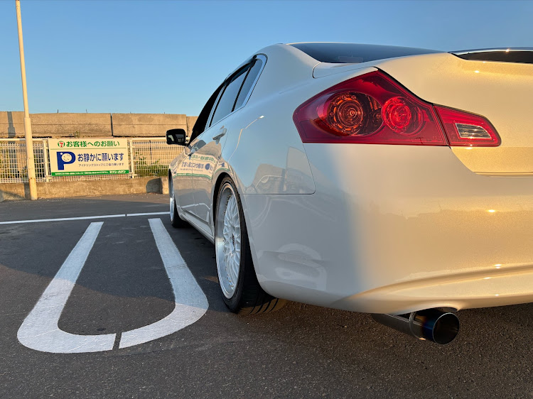 スカイラインの車高調整・DIY・マフラー大百科に関するカスタム事例の投稿画像1枚目