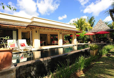 Villa avec piscine et jardin 1