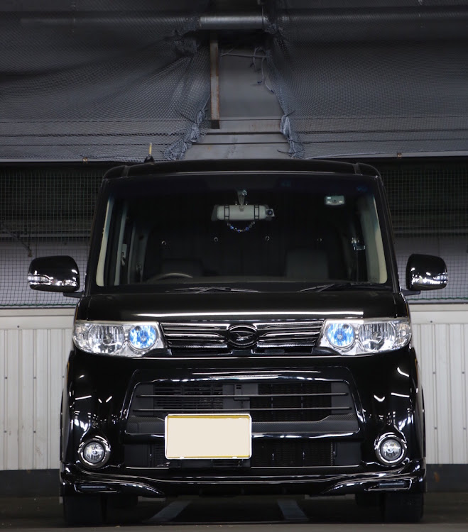 タントカスタムの立体駐車場・立体駐車場映え・黒艶・真正面に関するカスタム事例の投稿画像1枚目