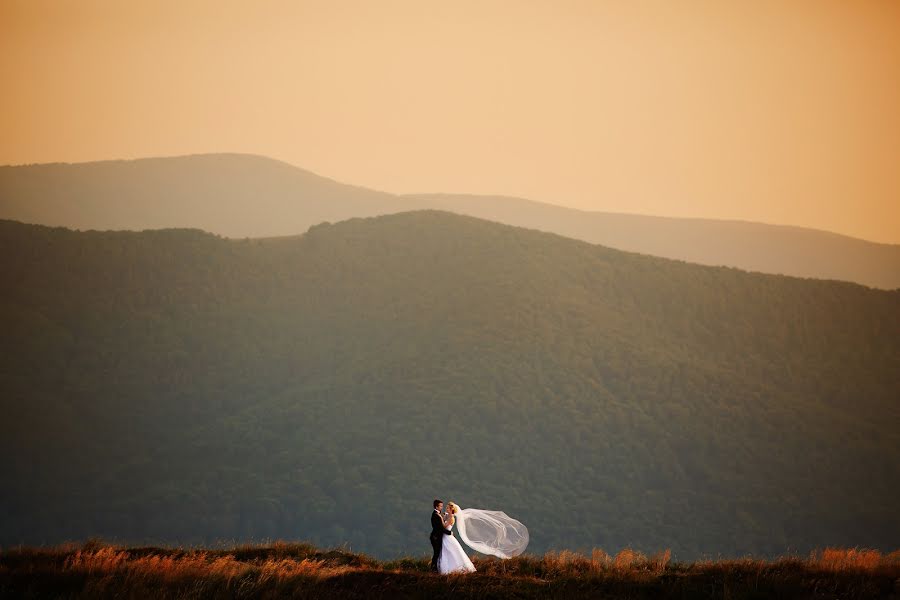 Fotografo di matrimoni Krystian Gacek (krystiangacek). Foto del 11 settembre 2015