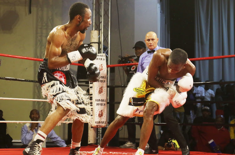 Bongani Mahlangu (left) during a previous fight against Ayabonga Sonjica. On Friday Mahlangu defeated 26-year-old Mduduzi Mzimela. File photo.