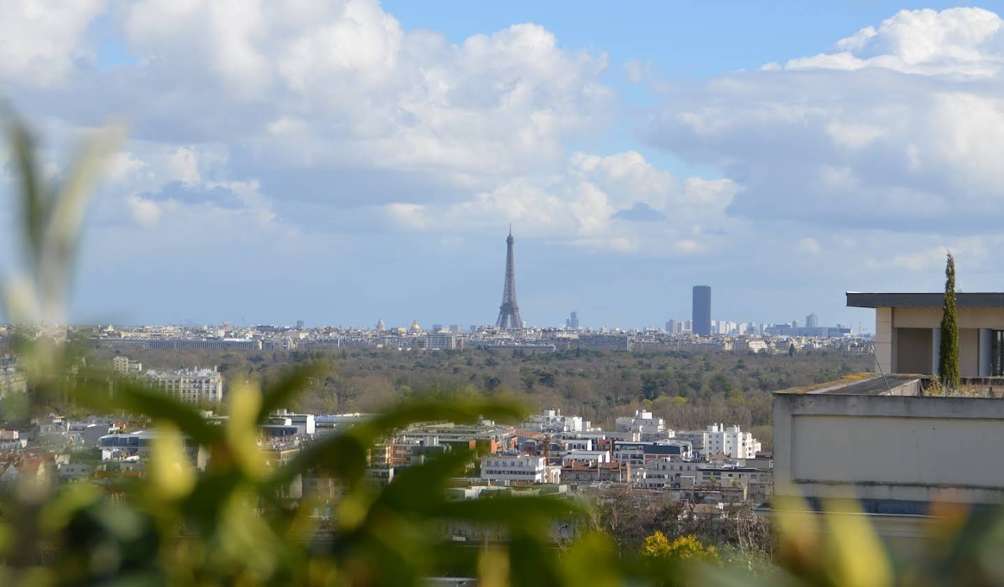 Apartment with terrace Suresnes