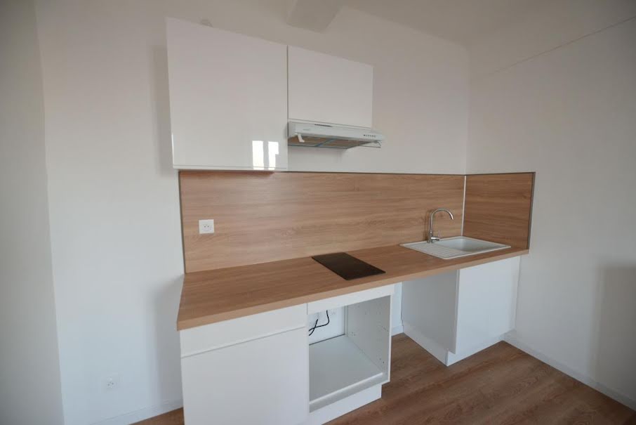 Location  appartement 2 pièces 26 m² à Grasse (06130), 635 €