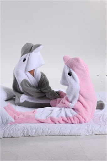 Title 19, Mens and Womens Fashion Simple Dolphin Clothi...
