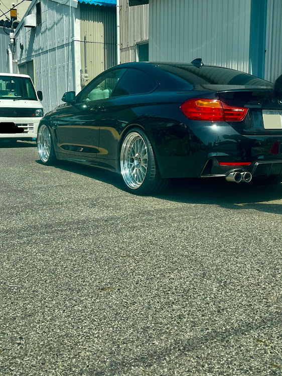 4シリーズ クーペのホイール交換・車高調整に関するカスタム事例の投稿画像1枚目