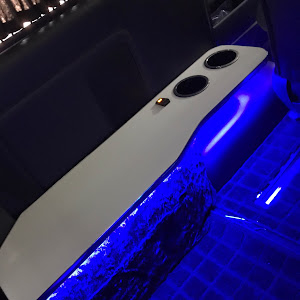 ハイエースワゴン TRH214W