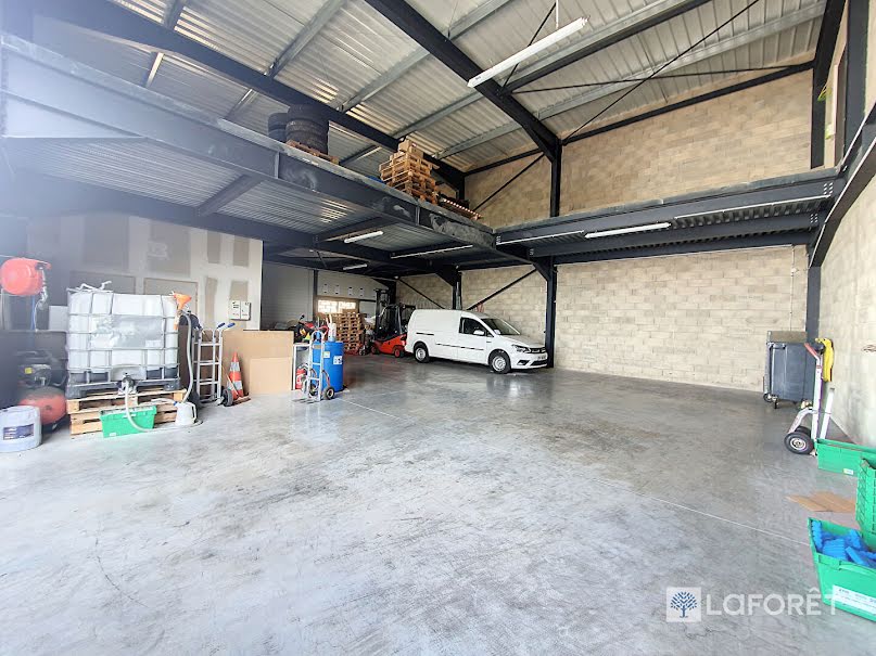 Location  locaux professionnels 2 pièces 174 m² à Rivesaltes (66600), 1 425 €