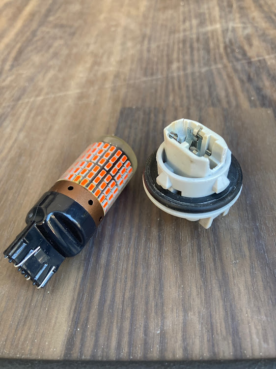 ステップワゴンのLEDブレーキバルブ不具合・LEDブレーキランプ交換に関するカスタム事例の投稿画像2枚目