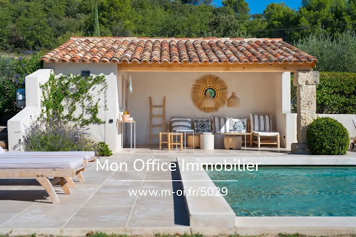 Propriété avec piscine 2