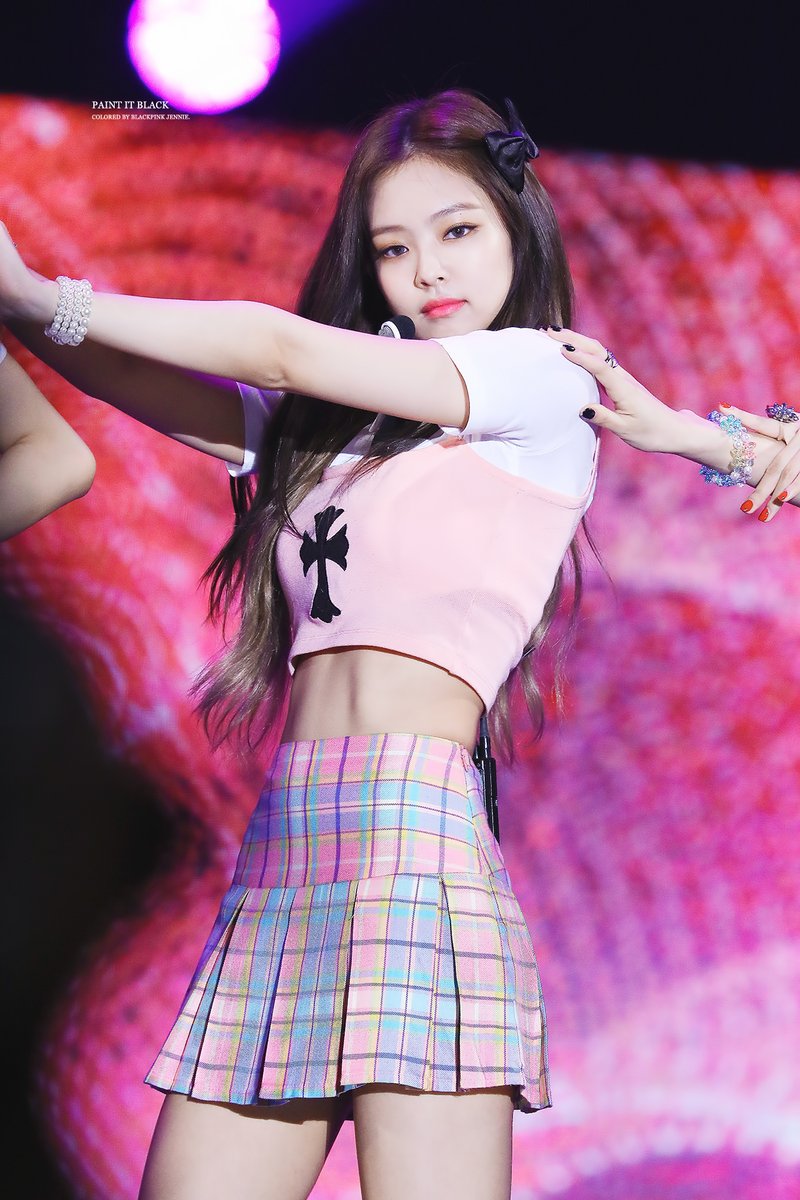 I Found 30 Photos of BLACKPINK Jennie's Stupid Hot Abs, So You're ...