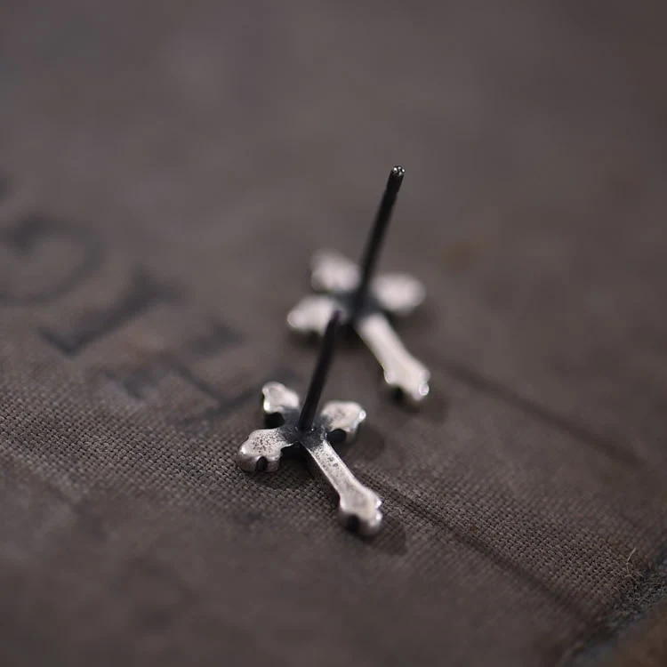 S925 sterling zilveren kruis oorstekers. Mooie, elegante oorbellen, perfect voor dagelijks gebruik. Een tijdloos sieraad voor dames.
