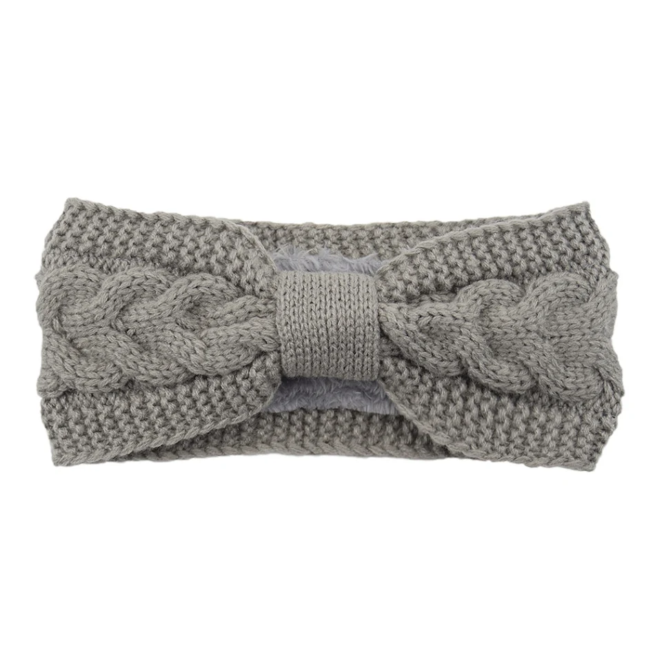 Bandeau torsadé en polaire tricotée, idéal pour garder la tête au chaud avec style et confort, accessoire parfait pour l'hiver et les activités en extérieur.