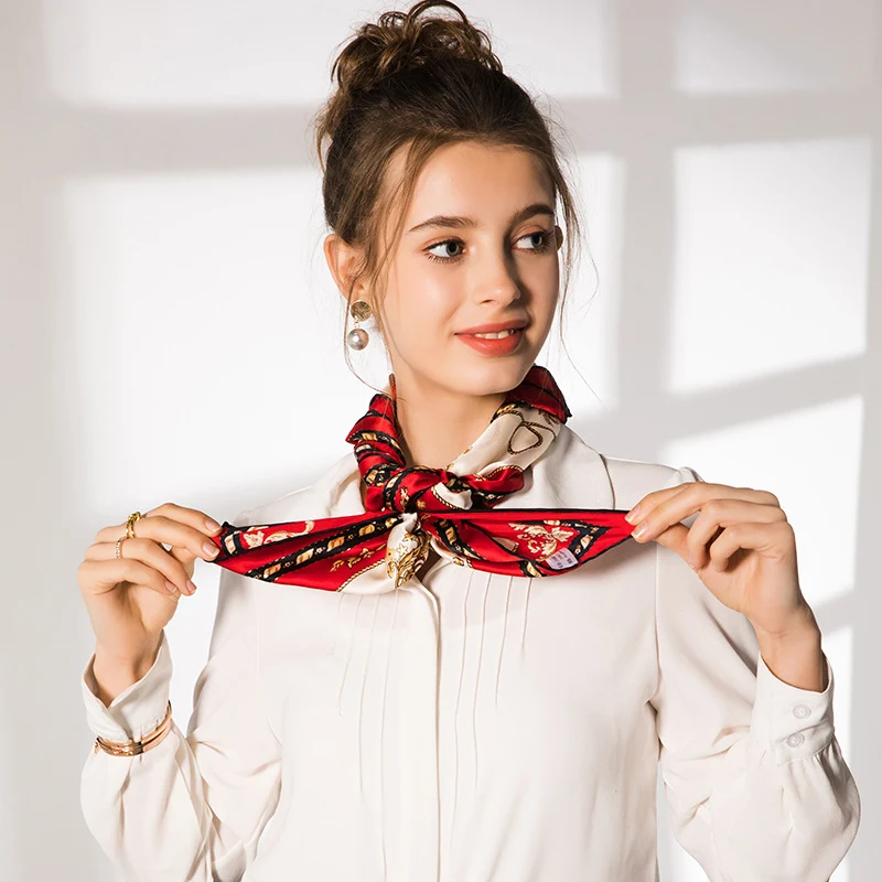 Foulard Carré en Soie Noble Carrosse
