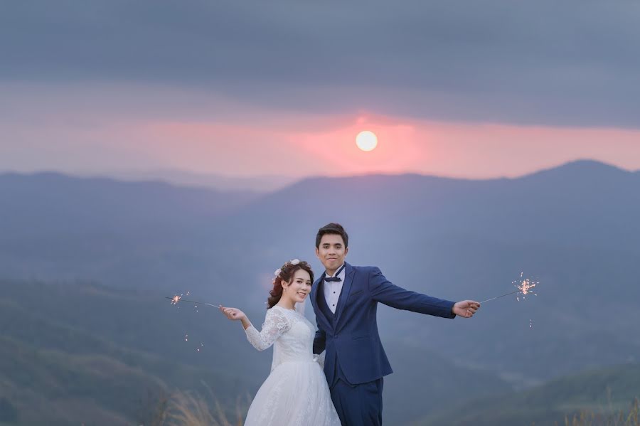 Fotografo di matrimoni Mangpor Rapeeporn (photolista). Foto del 4 ottobre 2018