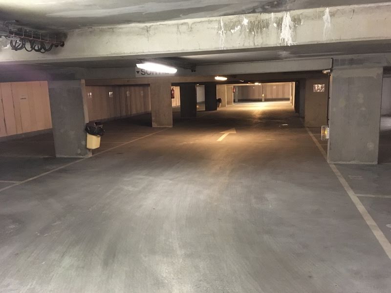 Location  parking  12 m² à Suresnes (92150), 74 €