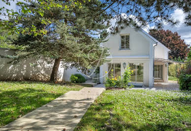 House with garden and terrace 8