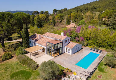 Villa with pool and garden 3