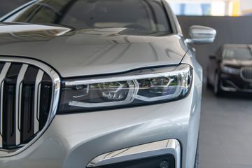 Ngoại hình của BMW 730 2023 được đánh giá là có nét nổi trội hơn so với 2 bản còn lại trong dòng 7-Series tại Việt Nam