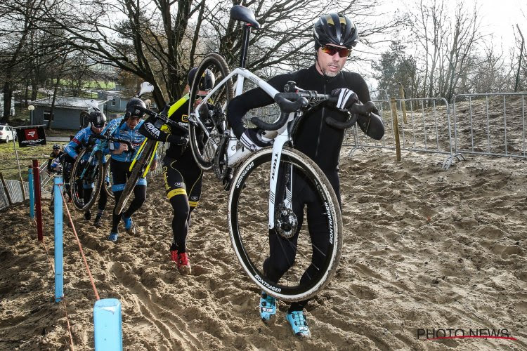 Nys en Herygers bespreken de toestand van de cross: "Ze zijn bijna water aan het drinken, er is geen wijn meer bij"