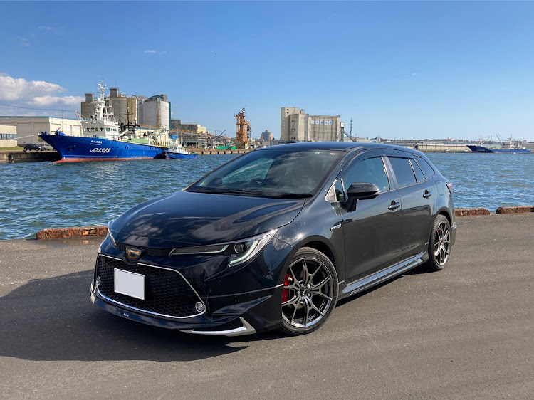 カローラツーリングの洗車・朝晩肌寒いので風邪引かぬ様に🎵・エアサス組みたいに関するカスタム事例の投稿画像2枚目