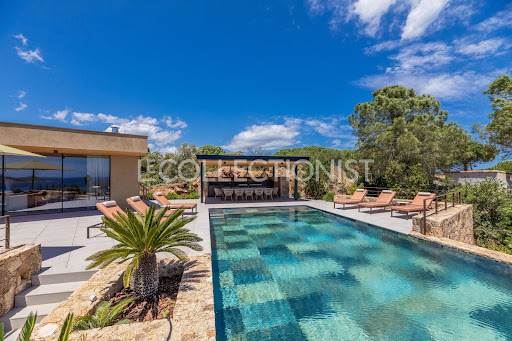House with pool 5