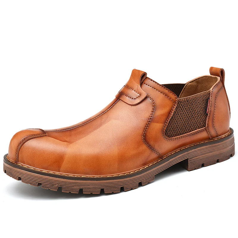 Sapatos de couro casuais masculinos de bico largo para trabalho. Conforto e estilo se unem nestes sapatos ideais para o dia a dia no escritório.